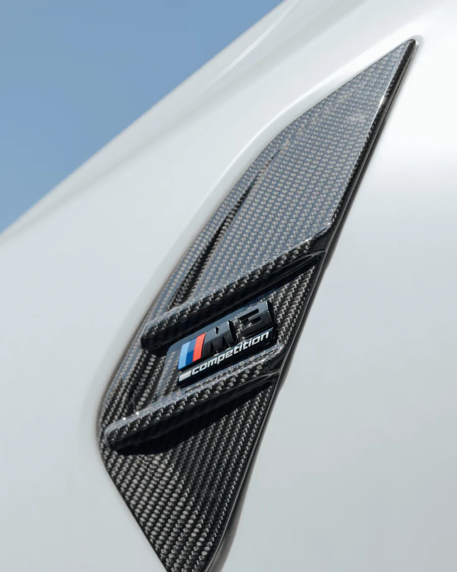 Carbonowe skrzelo boczne z emblematem M3 Competition